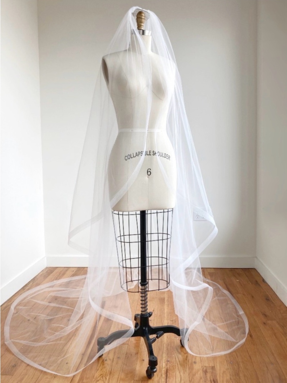 Sara Gabriel Julianne Veil - pale ivory